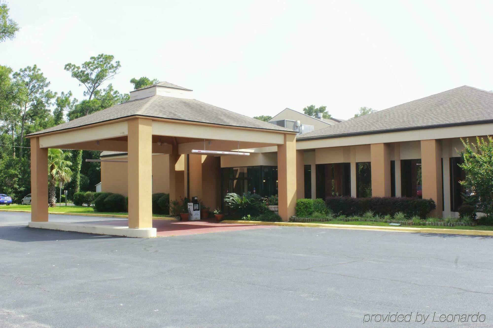 Quality Inn & Suites Pensacola Bayview Exteriör bild