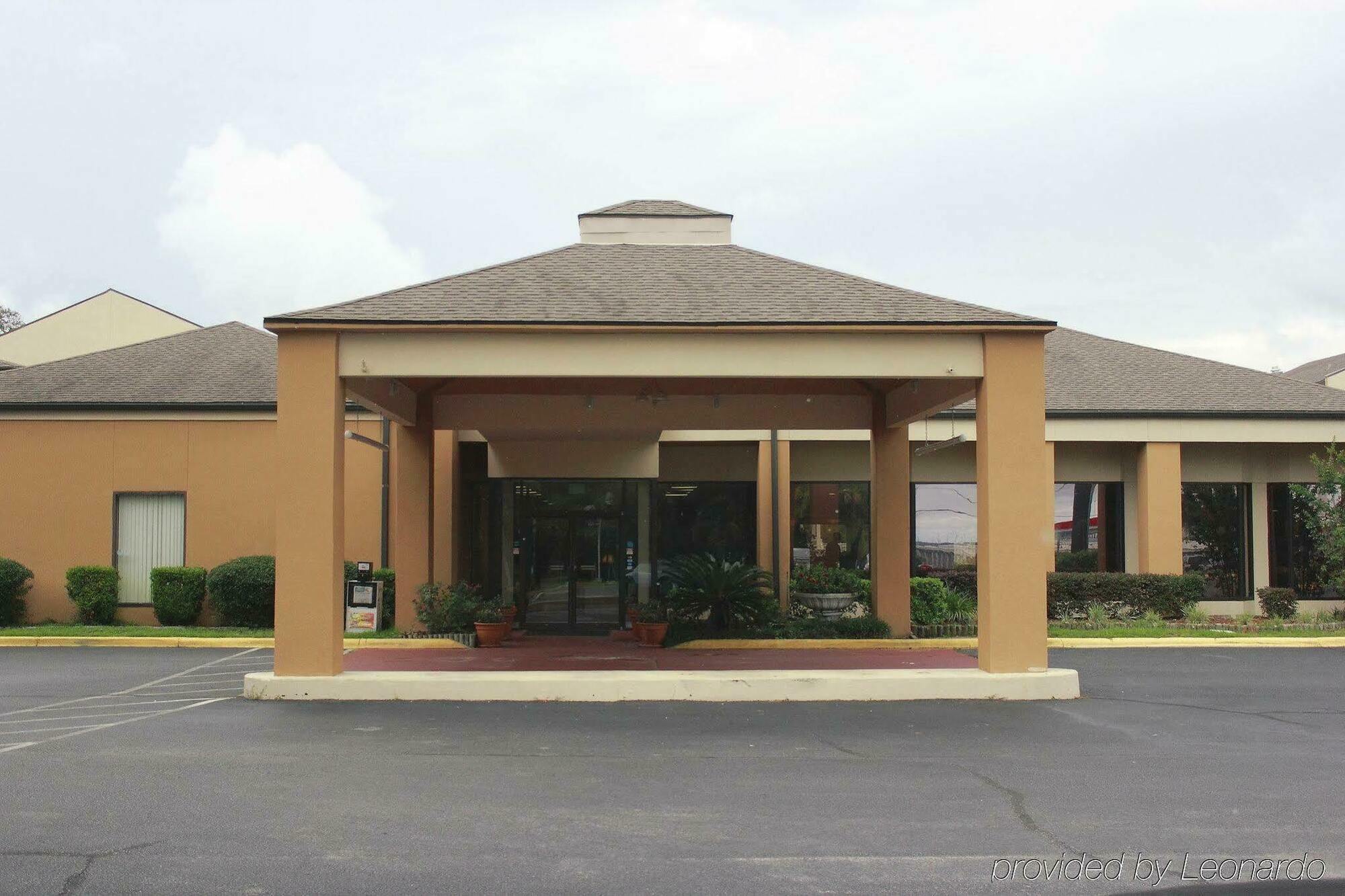 Quality Inn & Suites Pensacola Bayview Exteriör bild